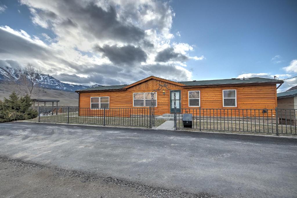 Yellowstone River Parkview House, Gardiner (updated prices 2024)