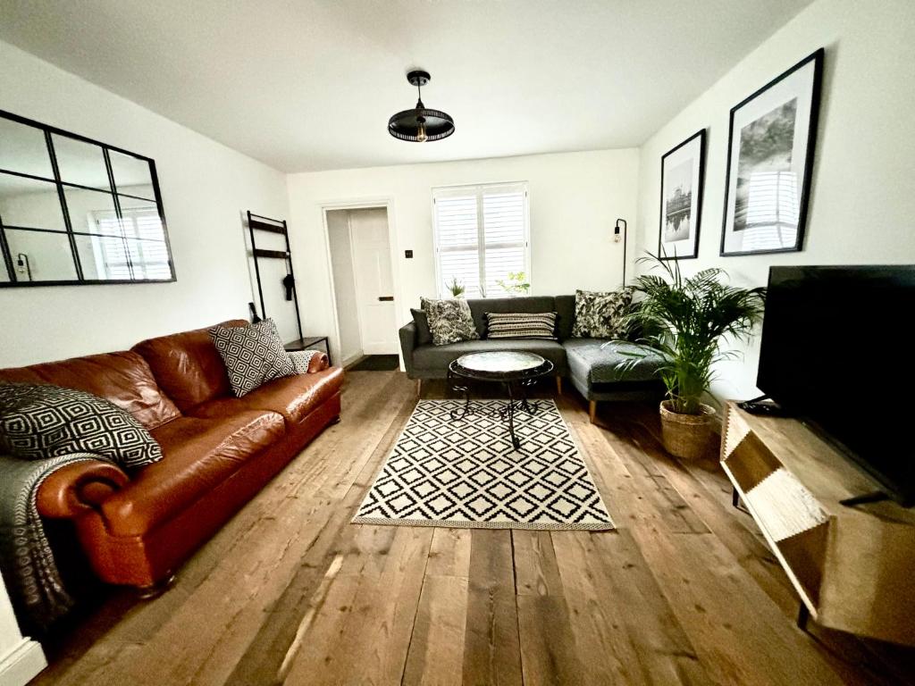 Χώρος καθιστικού στο Stunning 3 bedroom & 2 bathroom cottage with patio