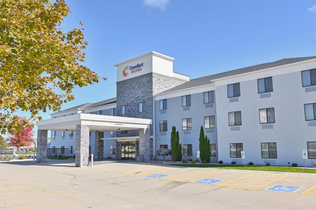 a rendering of the front of a hotel at Comfort Suites Bloomington I-55 and I-74 in Bloomington