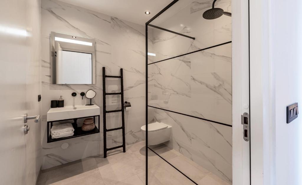 Ένα μπάνιο στο The Wave - Excellently located Penthouse with pool