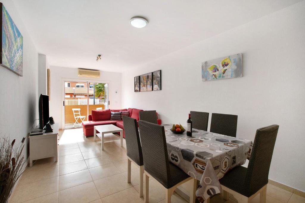 TV a/nebo společenská místnost v ubytování Beach Front Apartment Puertito