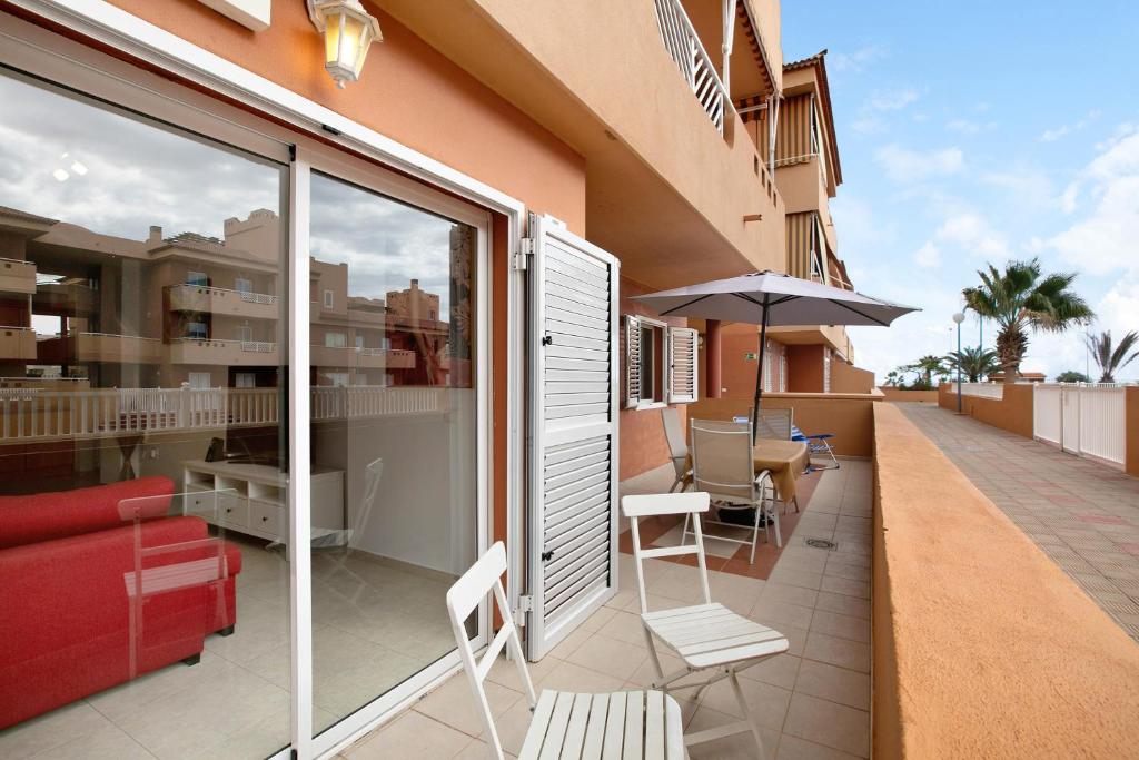 Balkón nebo terasa v ubytování Beach Front Apartment Puertito