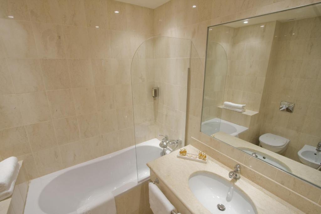 Salle de bains dans l'établissement Grand Hôtel Moderne