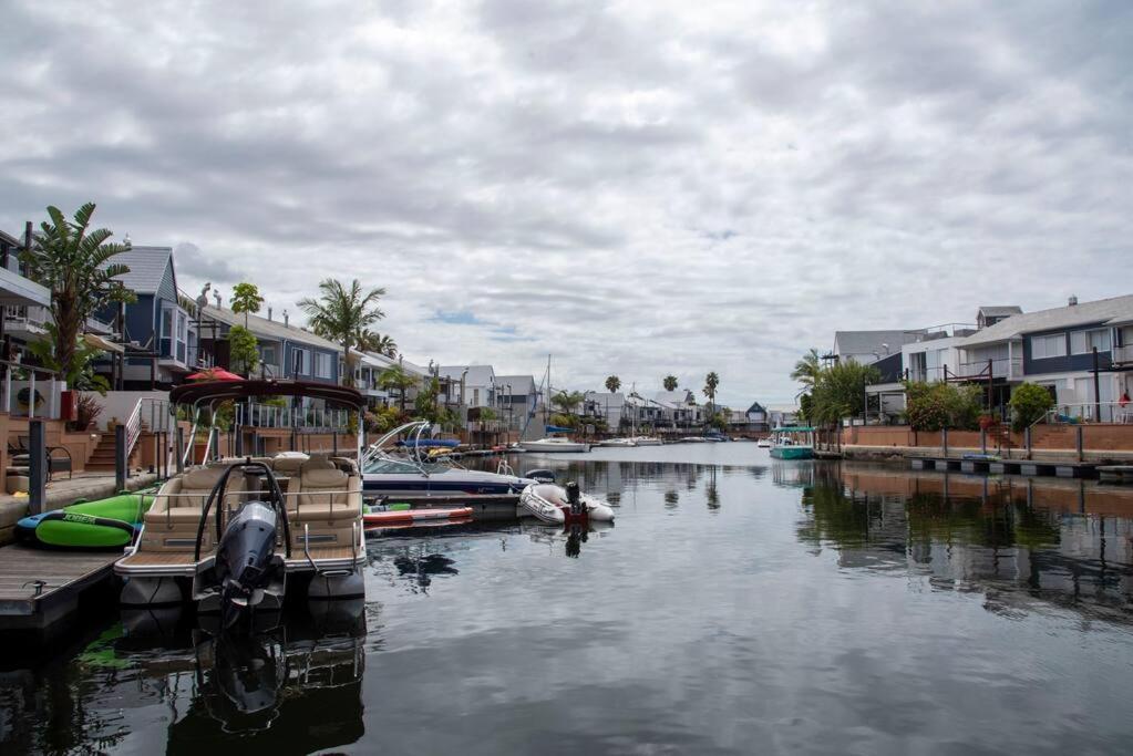 WATERFRONT -NEW LISTING LUXURY 4 BED ON THE WATER - Image 13