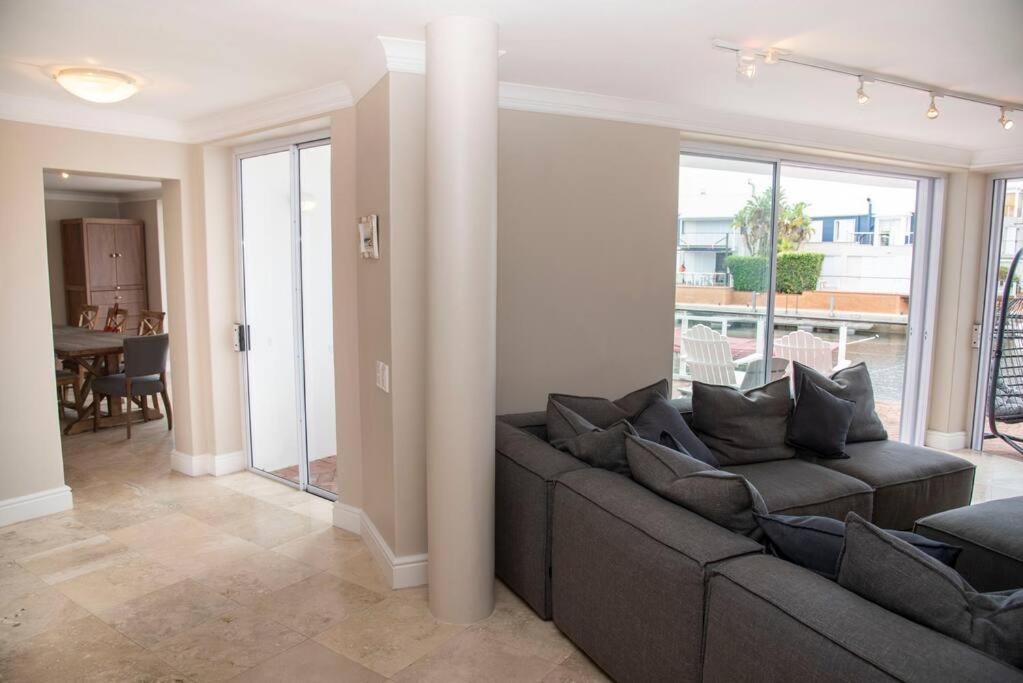 WATERFRONT -NEW LISTING LUXURY 4 BED ON THE WATER - Image 21