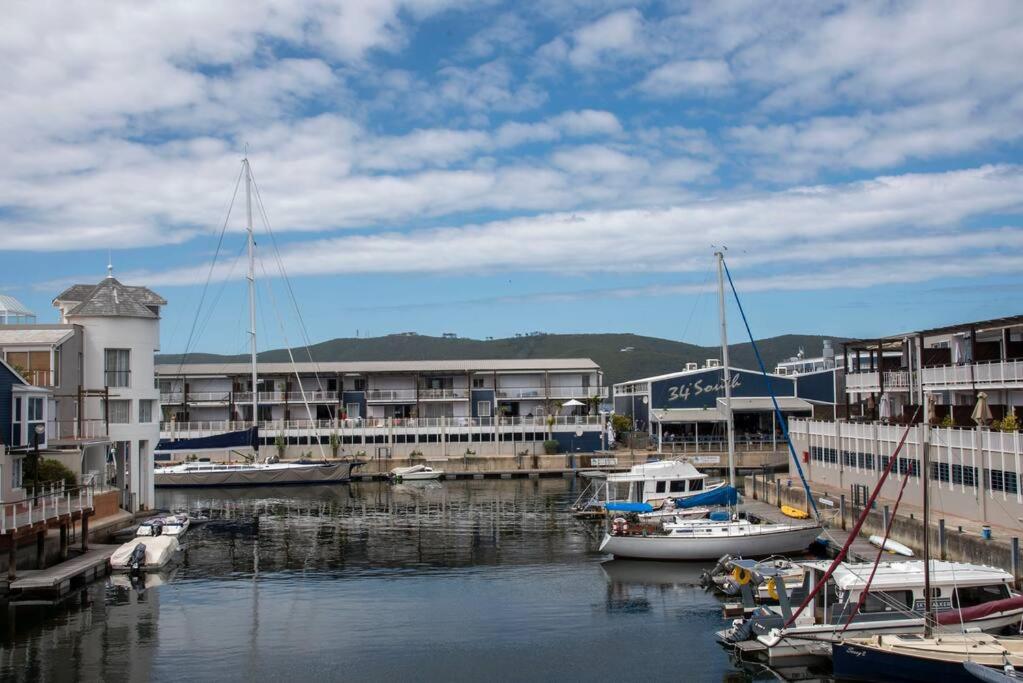WATERFRONT -NEW LISTING LUXURY 4 BED ON THE WATER - Image 32