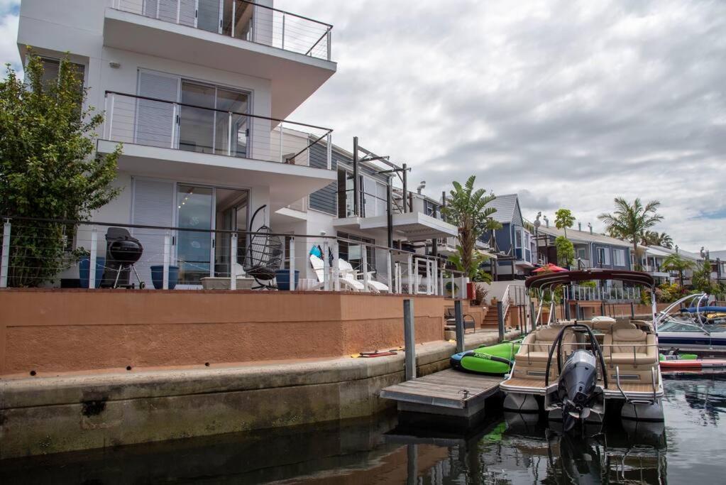 WATERFRONT -NEW LISTING LUXURY 4 BED ON THE WATER - Image 38