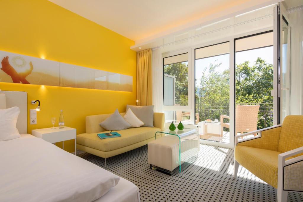 Postel nebo postele na pokoji v ubytování Sonnenhof Hotel & Spa