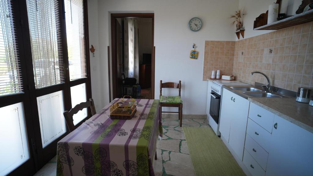 Kuchyňa alebo kuchynka v ubytovaní La Casa dei Fiori