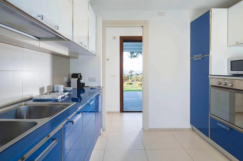 A kitchen or kitchenette at Nettuno
