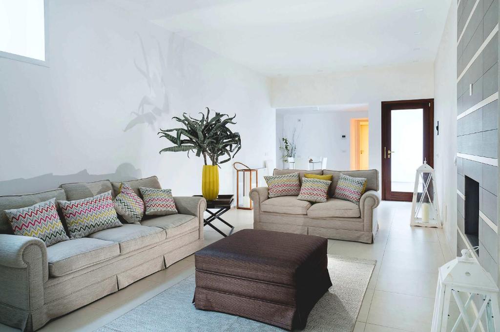A seating area at Nettuno