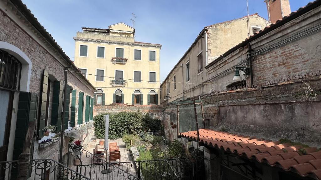 The building in which Az apartmant is located