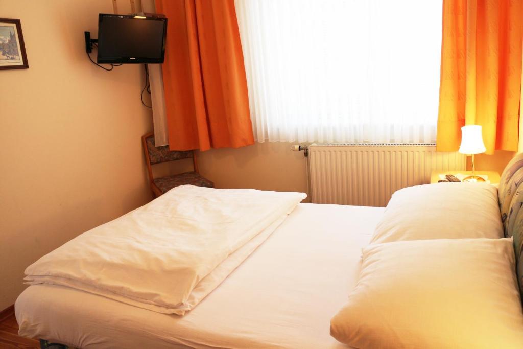 Postel nebo postele na pokoji v ubytování Haus zu den Zwei Eichen