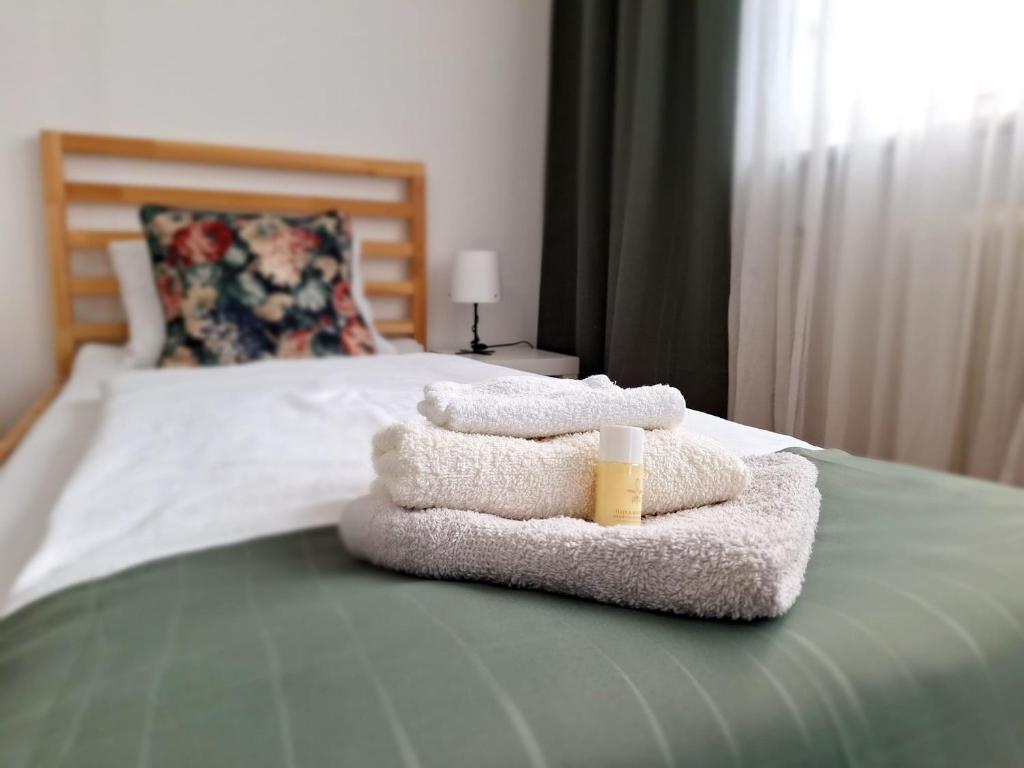 Ein Bett oder Betten in einem Zimmer der Unterkunft BrightCenterApartment