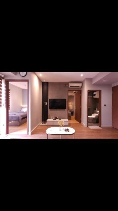een woonkamer met een kamer met een bed en een tafel bij Your Home in Bandung
