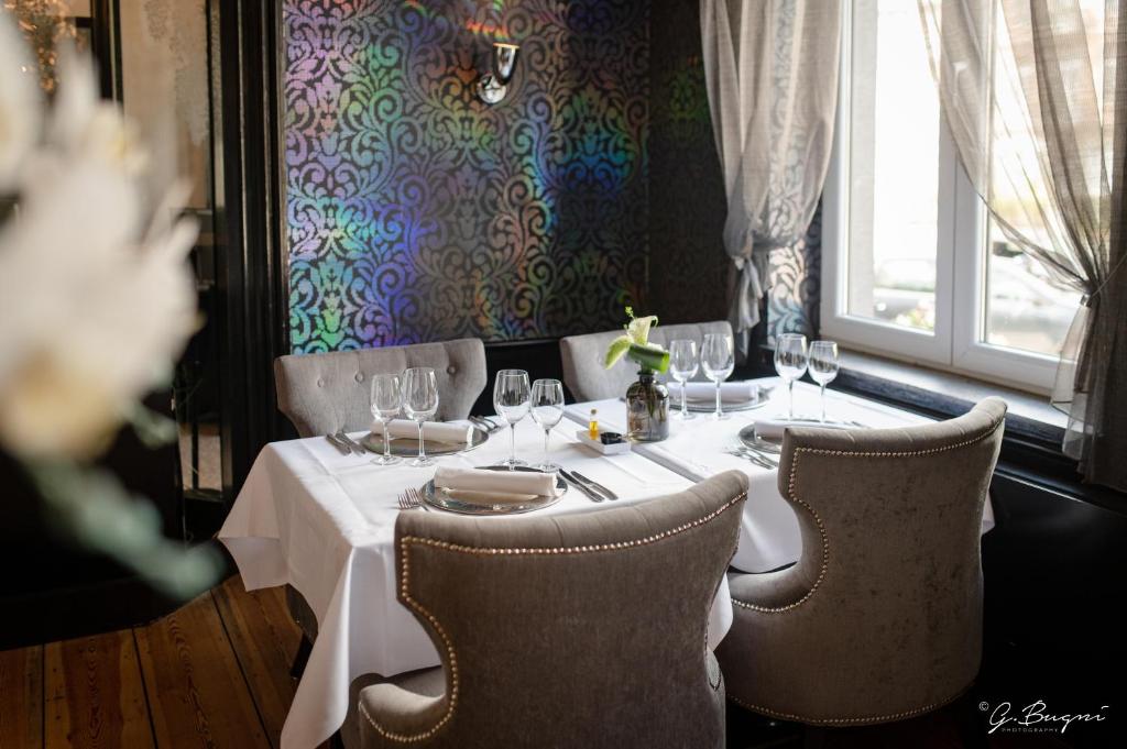 Restaurace v ubytování Les Thermes de Spa by La Cour de la Reine Hôtel, Suites & accès gratuit au centre thermal