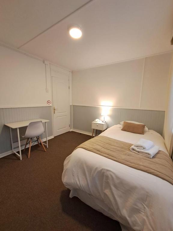 Una cama o camas en una habitación de Hotel Capitán Eberhard