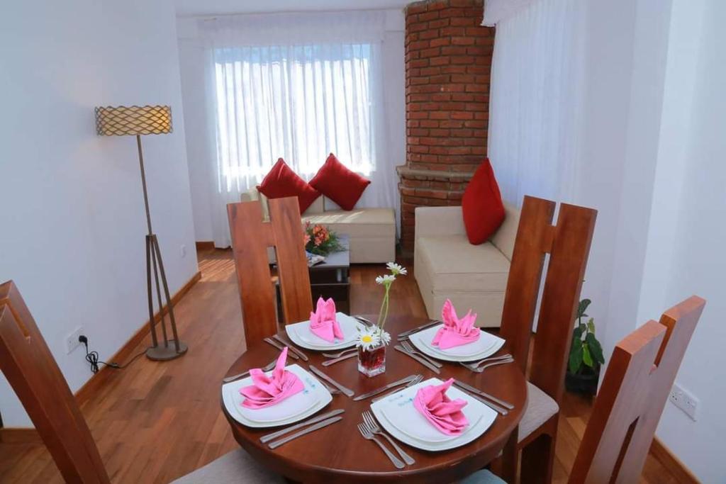 Blue Meadows NuwaraEliya - Apartment With View And Balcony