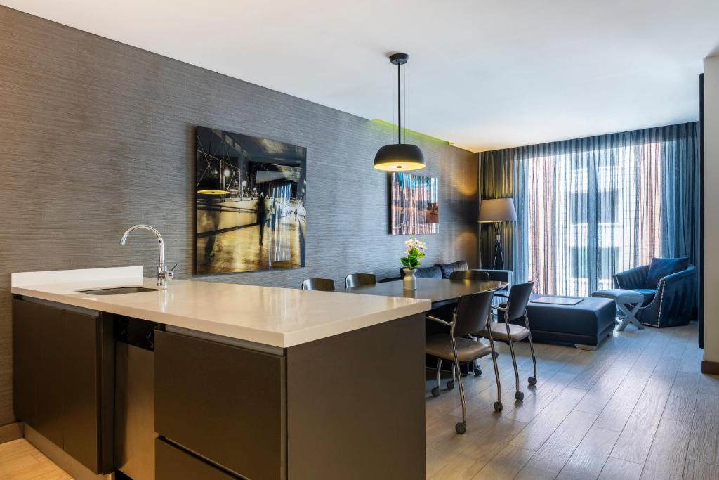 Hotel 100 Luxury Suites by Preferred - Deluxe King Studio