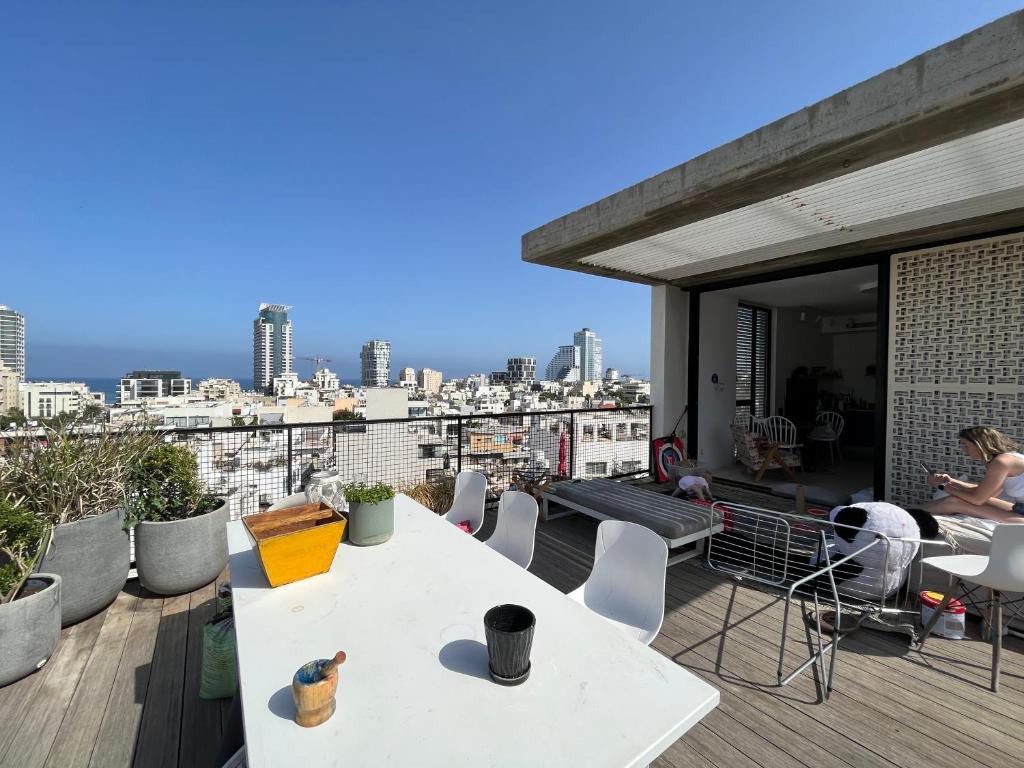 Image showcasing Sunny Penthouse By The Beach Mamad, Tel Aviv (precios actualizados 2024)