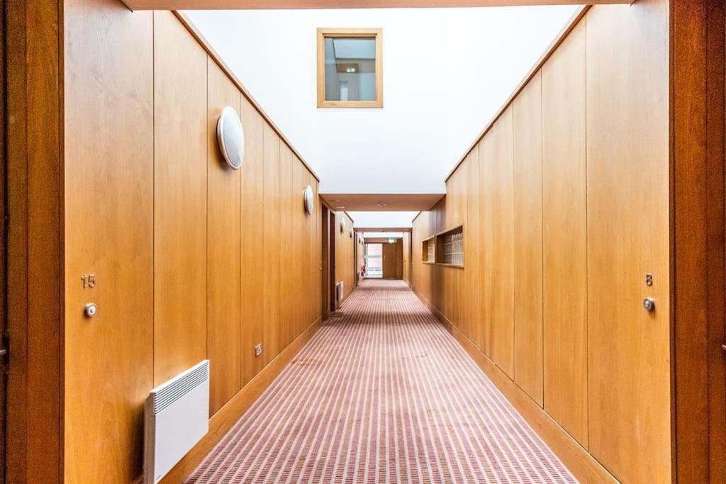 Fotografie z fotogalerie ubytování Grand Canal 2 Bedroom Flat v destinaci Dublin