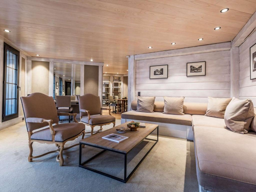 a living room with a couch and chairs and a table at Duplex 4 pers à Courchevel 1850 – Luxe et confort au pied des pistes - FR-1-631-175 in Courchevel