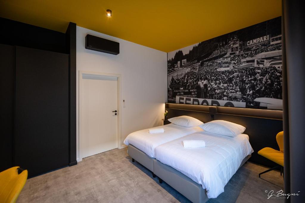 Postel nebo postele na pokoji v ubytování Les Thermes de Spa by La Cour de la Reine Hôtel, Suites & accès gratuit au centre thermal