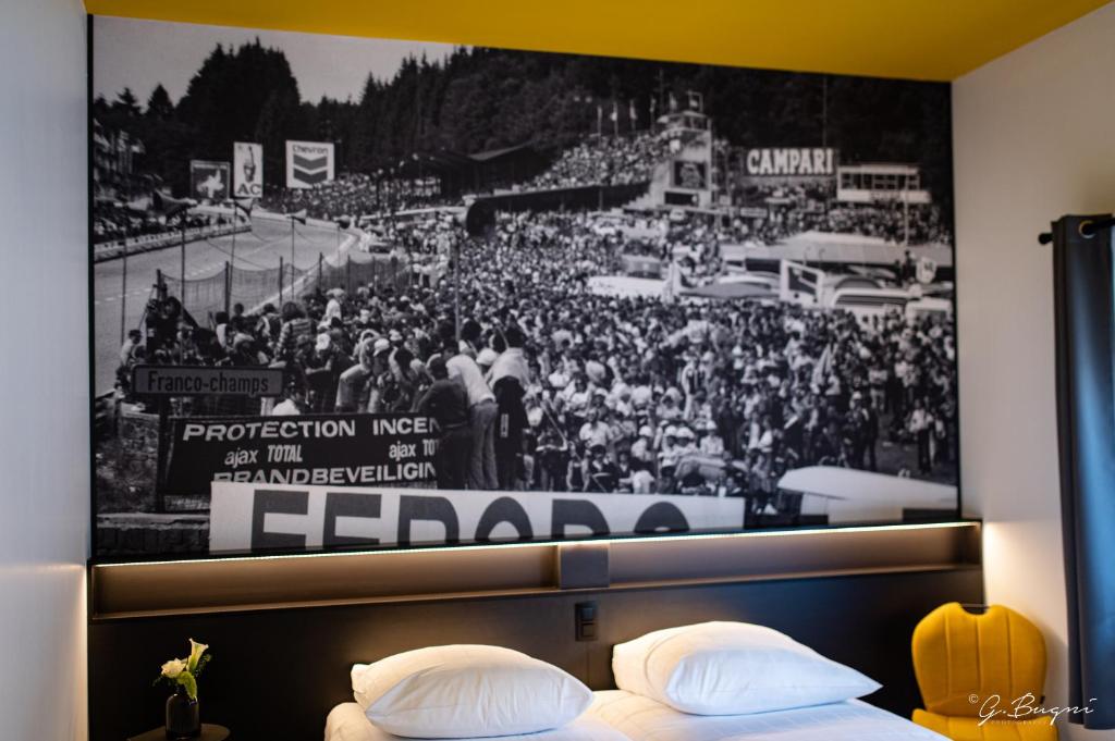 Postel nebo postele na pokoji v ubytování Les Thermes de Spa by La Cour de la Reine Hôtel, Suites & accès gratuit au centre thermal