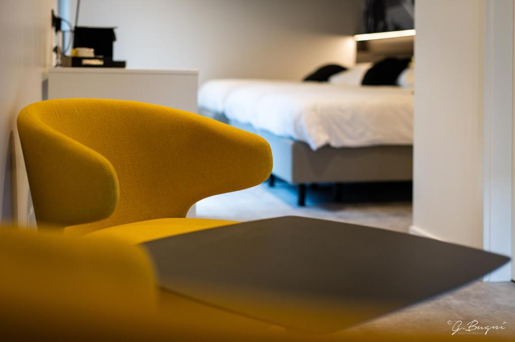 Postel nebo postele na pokoji v ubytování Les Thermes de Spa by La Cour de la Reine Hôtel, Suites & accès gratuit au centre thermal