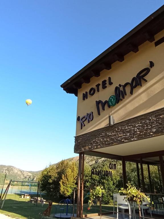 znak na ścianie budynku w obiekcie Hotel Rural Rio Molinar w mieście Ranera