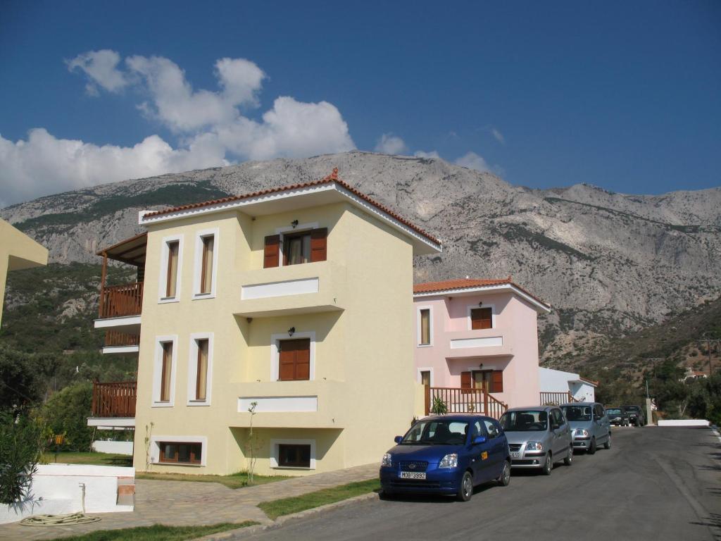 Nespecifikovaný výhled na hory nebo výhled na hory při pohledu z aparthotelu