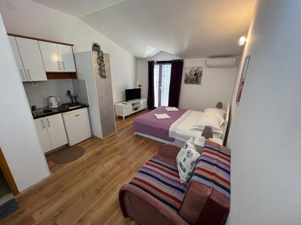 Postel nebo postele na pokoji v ubytování Apartments Mateljak