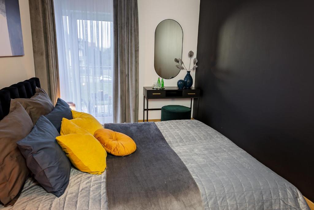 Posteľ alebo postele v izbe v ubytovaní Apartamenty STUDIO
