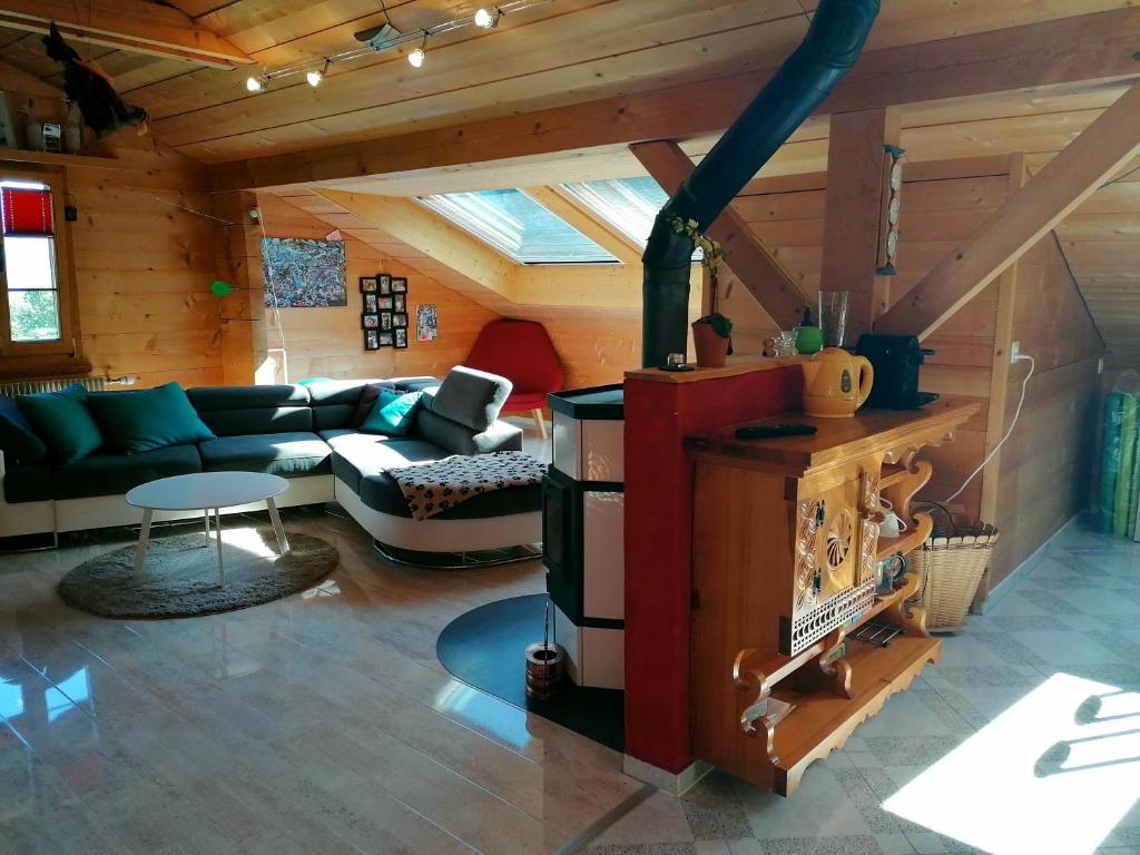 Posezení v ubytování Gemütliche FeWo mit Sauna inmitten der Berge