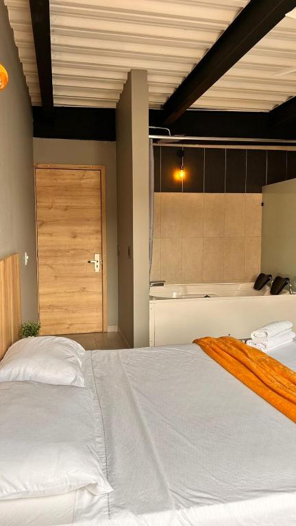 Postel nebo postele na pokoji v ubytování Seven hotel
