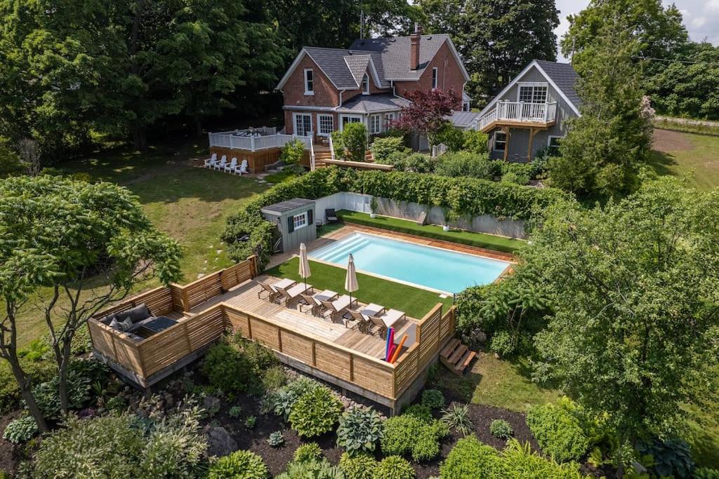 Lakeview Luxury Farmhouse Retreat Hot Tub Games Room, Cobourg