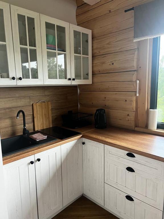 Kuchyňa alebo kuchynka v ubytovaní MamChwilkeHome