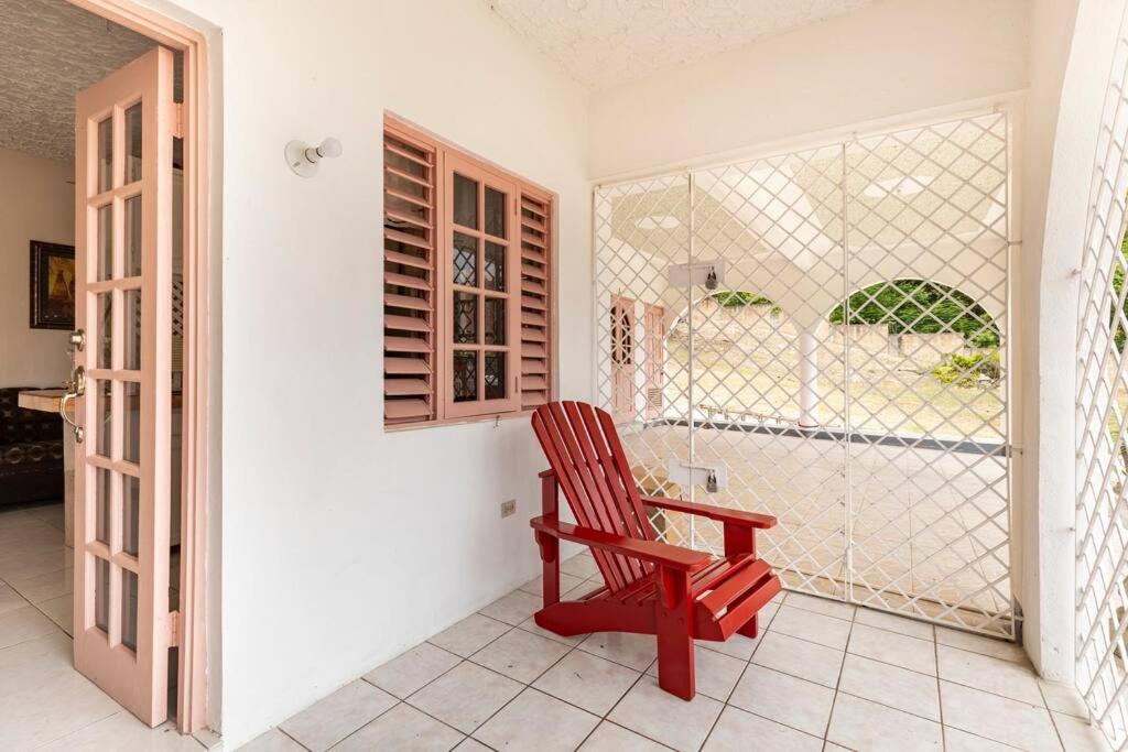 Posezení v ubytování Shaw Park Gem Apt 12A