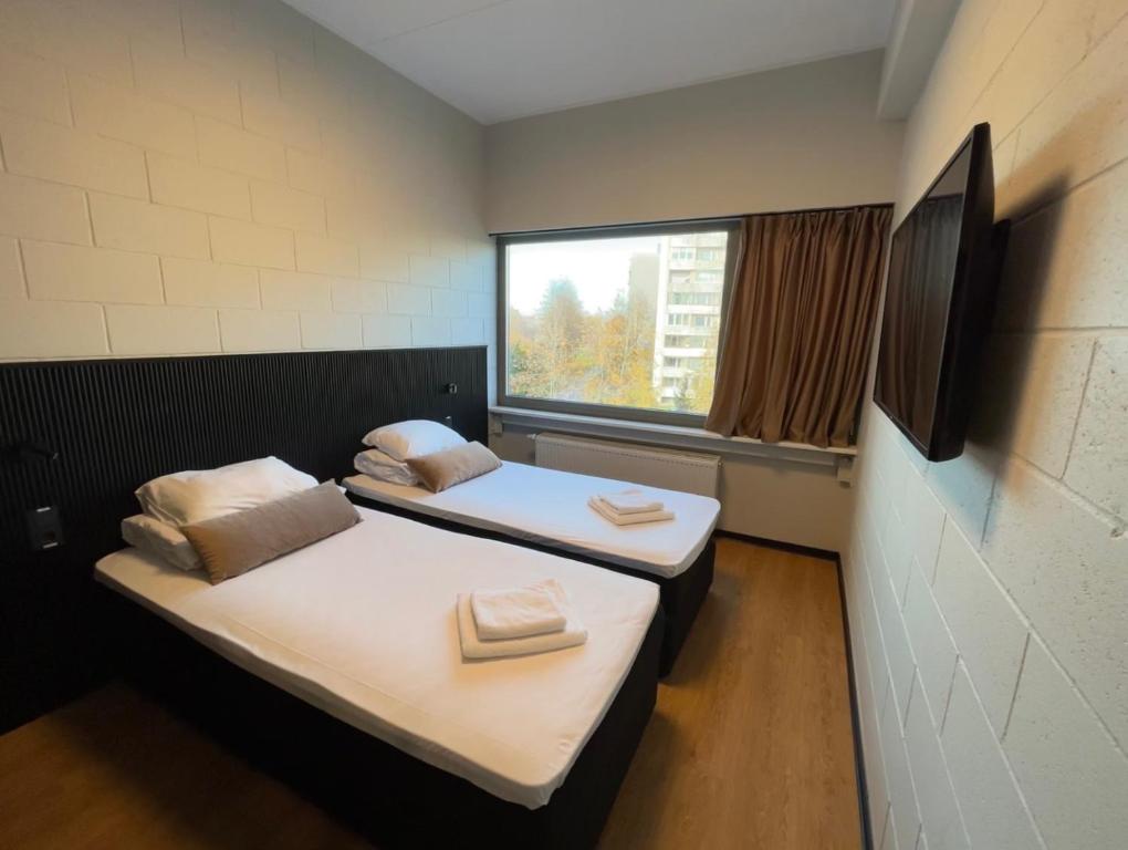 Postel nebo postele na pokoji v ubytování Ring SPA Hostel