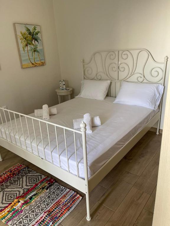 Postel nebo postele na pokoji v ubytování kalos house