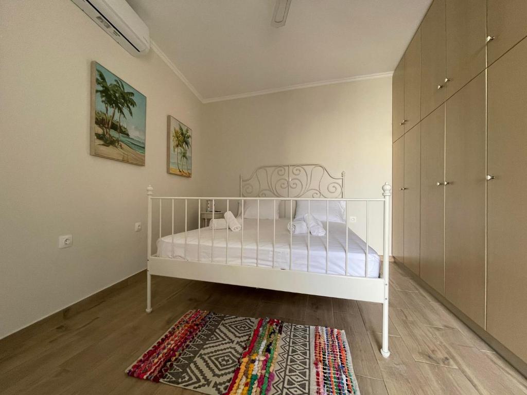Postel nebo postele na pokoji v ubytování kalos house