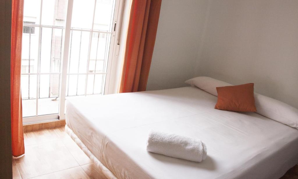 Un pat sau paturi într-o cameră la Ruzafa Apartments