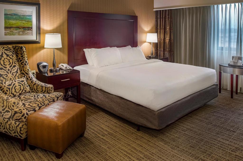 Crowne Plaza Hotel St. Louis Airport, an IHG Hotel - 