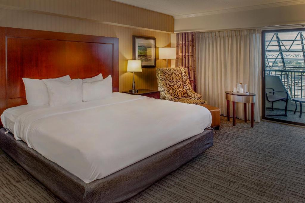 Crowne Plaza Hotel St. Louis Airport, an IHG Hotel - 