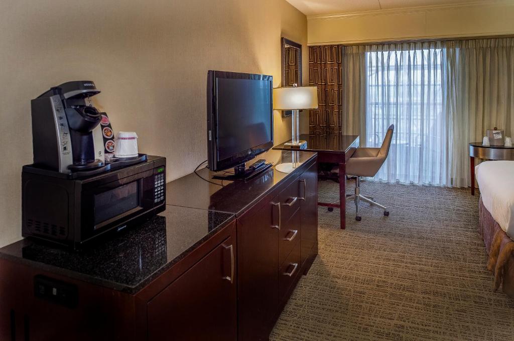 Crowne Plaza Hotel St. Louis Airport by IHG photo