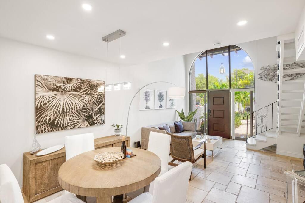 Luxury Pool Villa at St. James UNIT E, Pet Friendly - Vila De 1 Quarto
