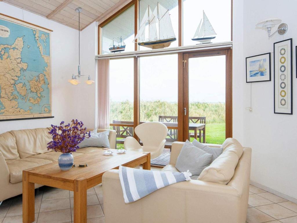 Fotografie z fotogalerie ubytování Three-Bedroom Holiday home in Ulfborg 5 v destinaci Thorsminde