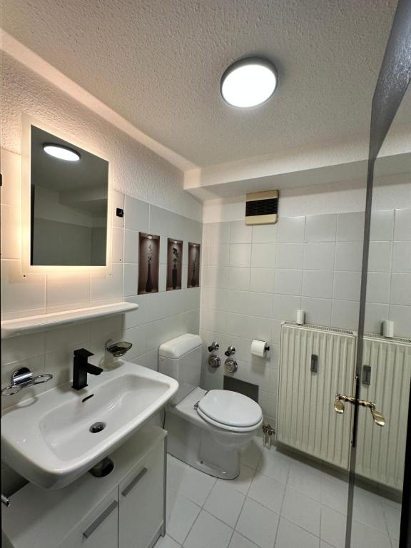 Ванна кімната в Ferienwohnung zwischen Hafen und Stadt