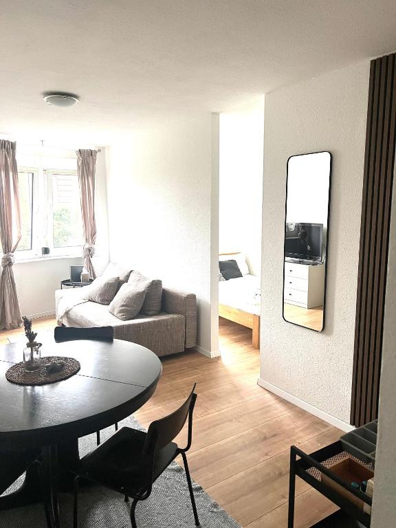 Postel nebo postele na pokoji v ubytování japandi für 2 I nahe Mannheim, Schwetzingen