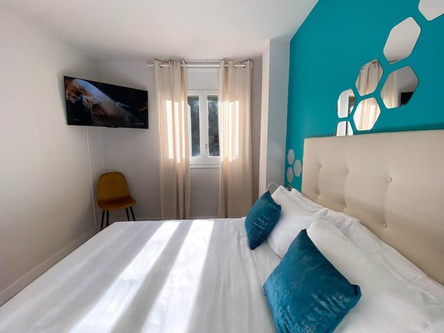 Postel nebo postele na pokoji v ubytování Espectacular Apartamento Con Vistas En Escaldes - 10min Caminando Al Centro - Parking Gratis l by BonesVacances